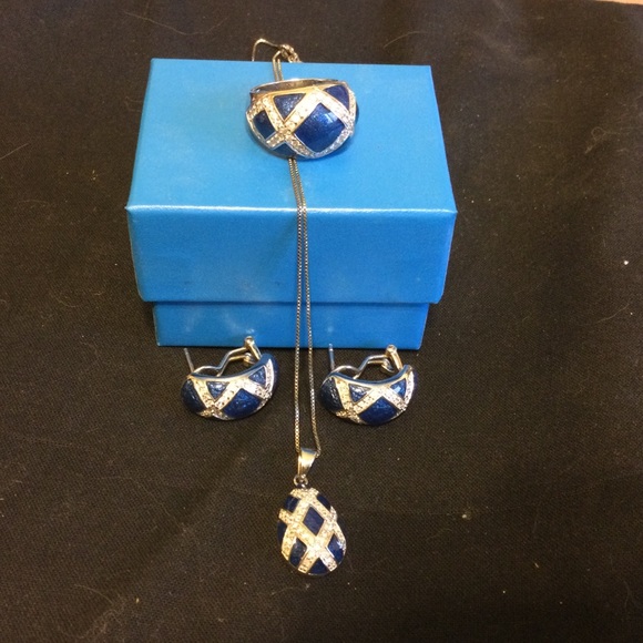 Ladies necklace,earrings and ring set. - Picture 1 of 1